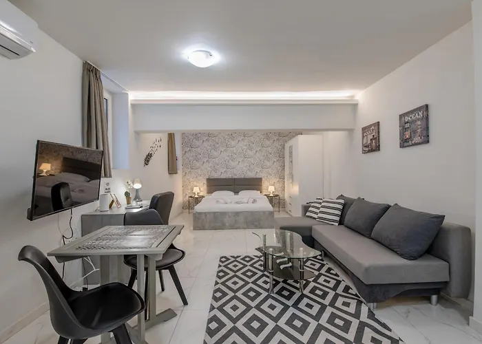 Paleo Faliro Gardenbay