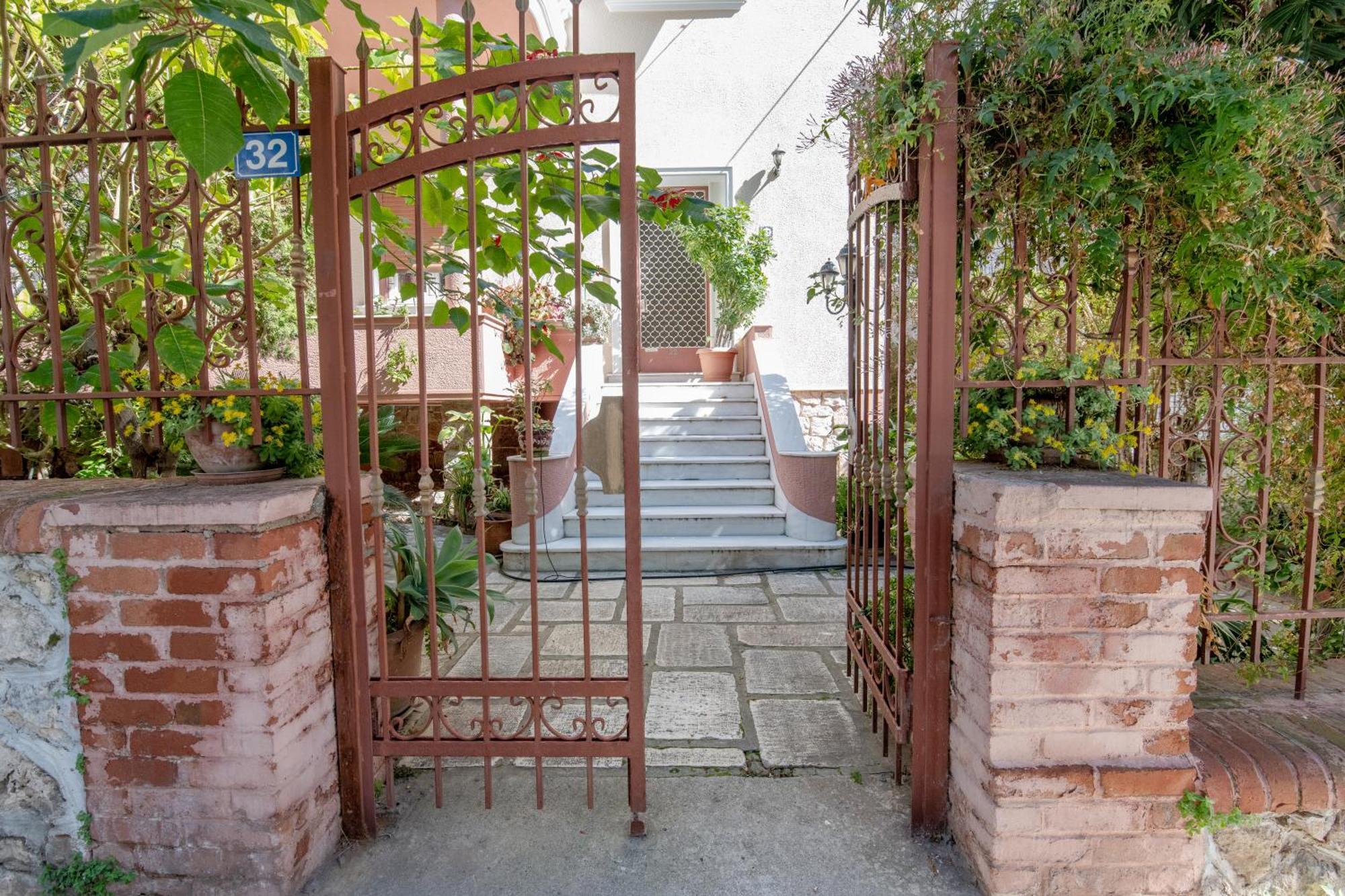 Apartment Paleo Faliro Gardenbay